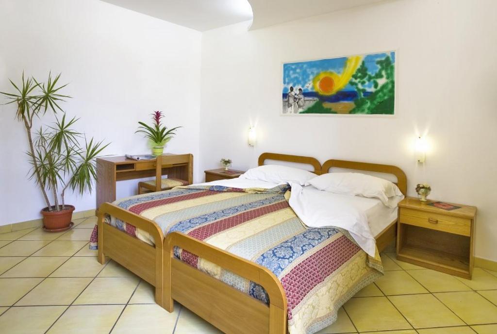 Albergo Villa Hibiscus Forio di Ischia Szoba fotó