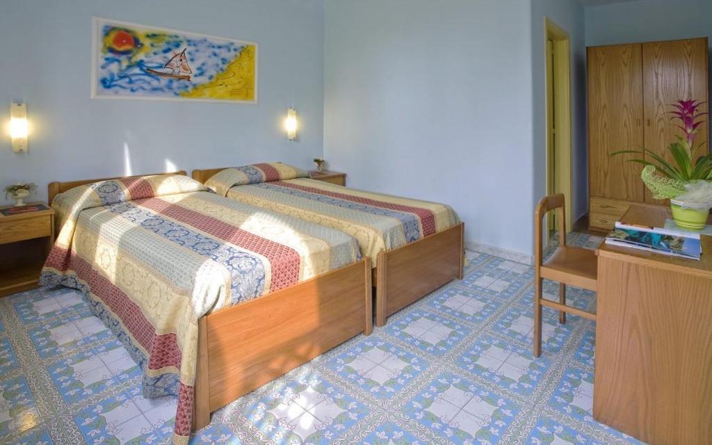Albergo Villa Hibiscus Forio di Ischia Szoba fotó